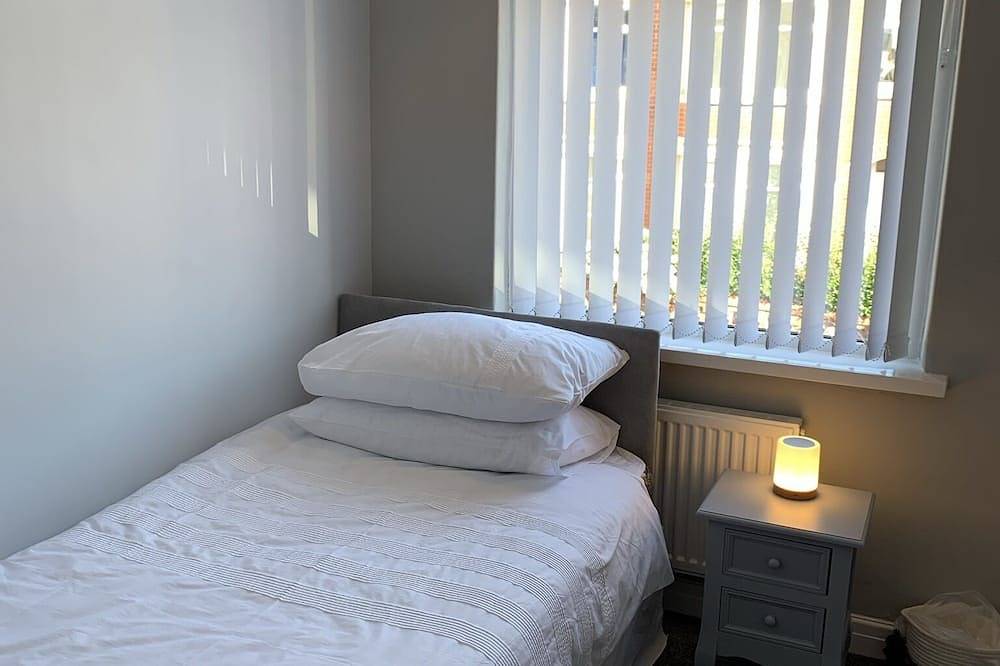 Modern Fully refurbished 3 bedroom home in Blackpool Pleasure Beach, North West England