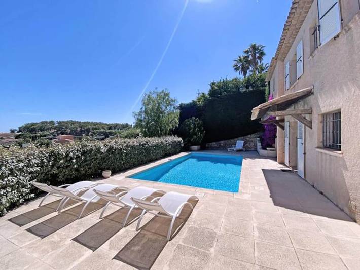 Gîte pour 8 personnes, avec terrasse ainsi que jardin et piscine, animaux acceptés dans Golf Bluegreen Sainte-Maxime