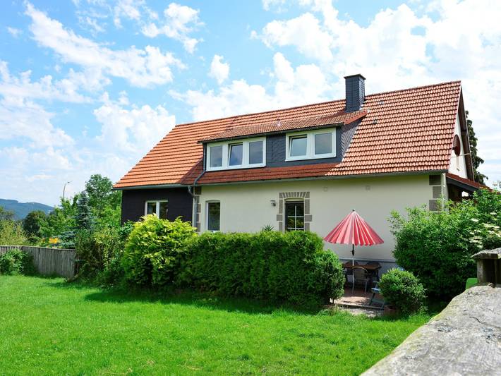 Ferienhaus für 13 Personen, mit Balkon und Terrasse sowie Garten in die Mittelgebirge