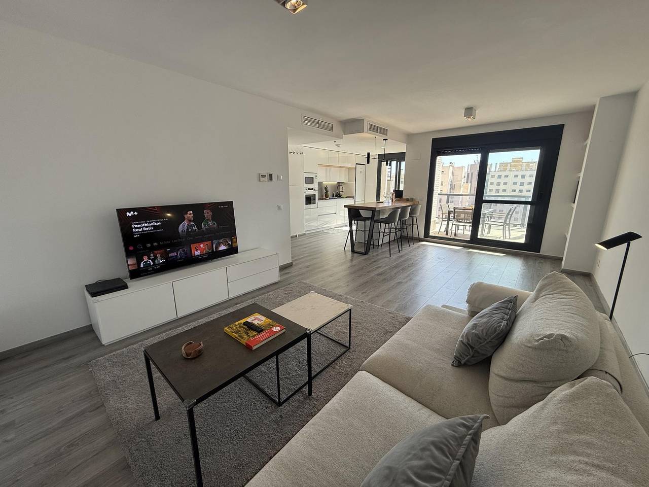 Ganze Ferienwohnung, Ferienwohnung für 4 Personen mit Balkon/Terrasse in El Barrio, San Juan Playa