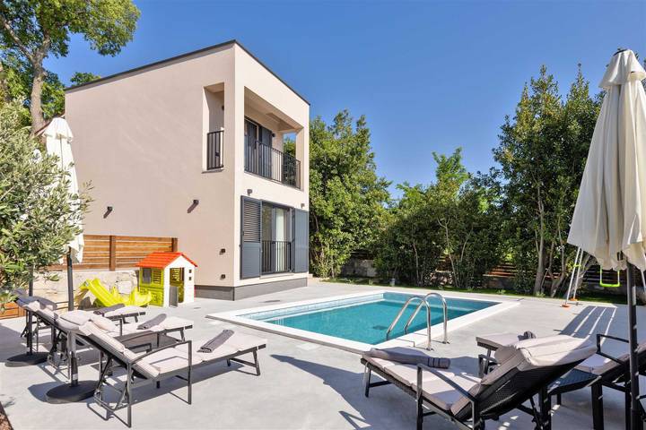 Villa pour 5 personnes, avec piscine et terrasse - 1