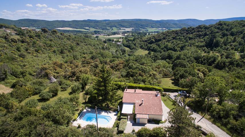 Gîte pour 4 personnes, avec piscine