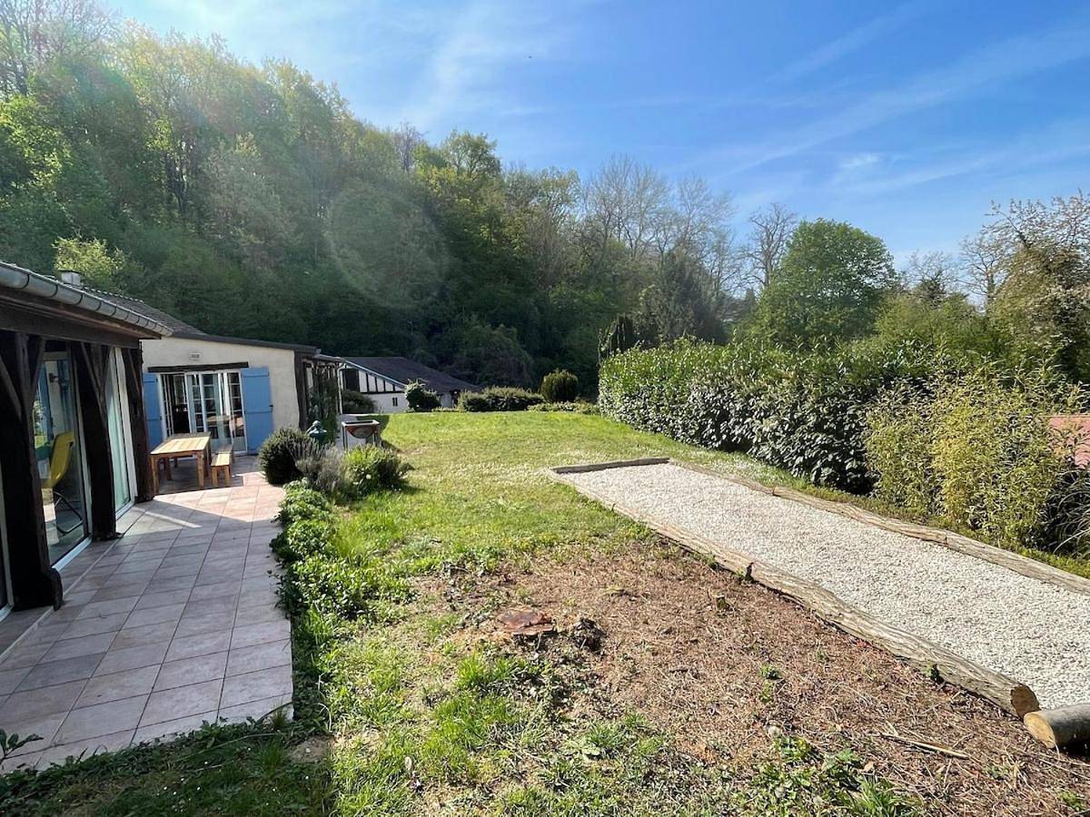 Villa 21 couchages avec piscine interieure chauffée in Belleu, Aisne