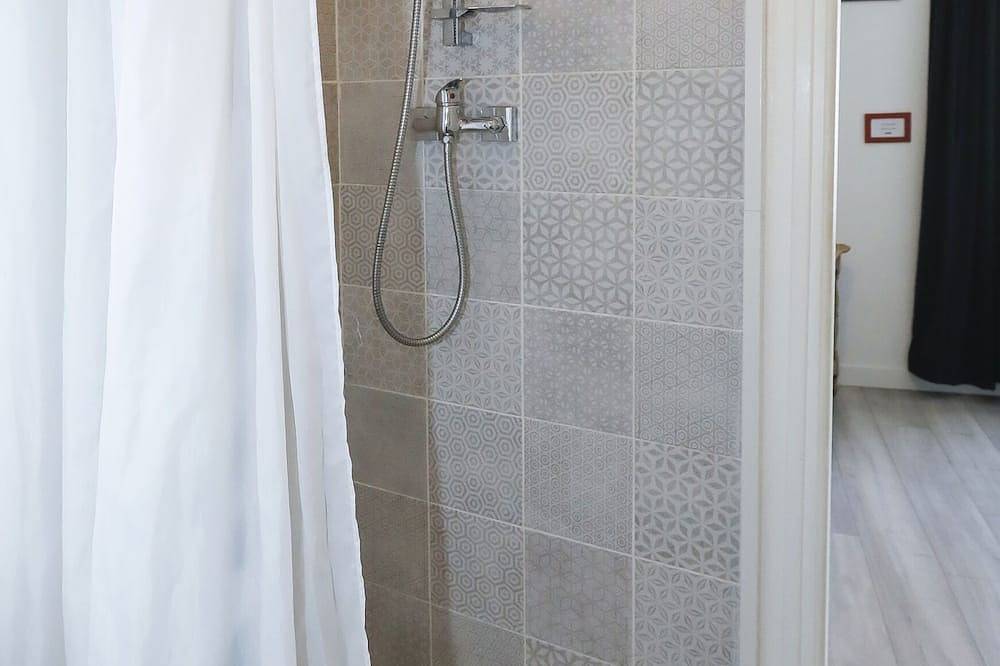 Ganze Wohnung, Studio-Ensuite mit Dusche-Stadt-Breuil Station in La Mure, Isère