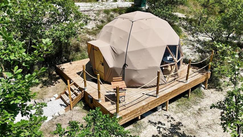 Gîte pour 2 personnes, avec terrasse et vue à L'Escarène