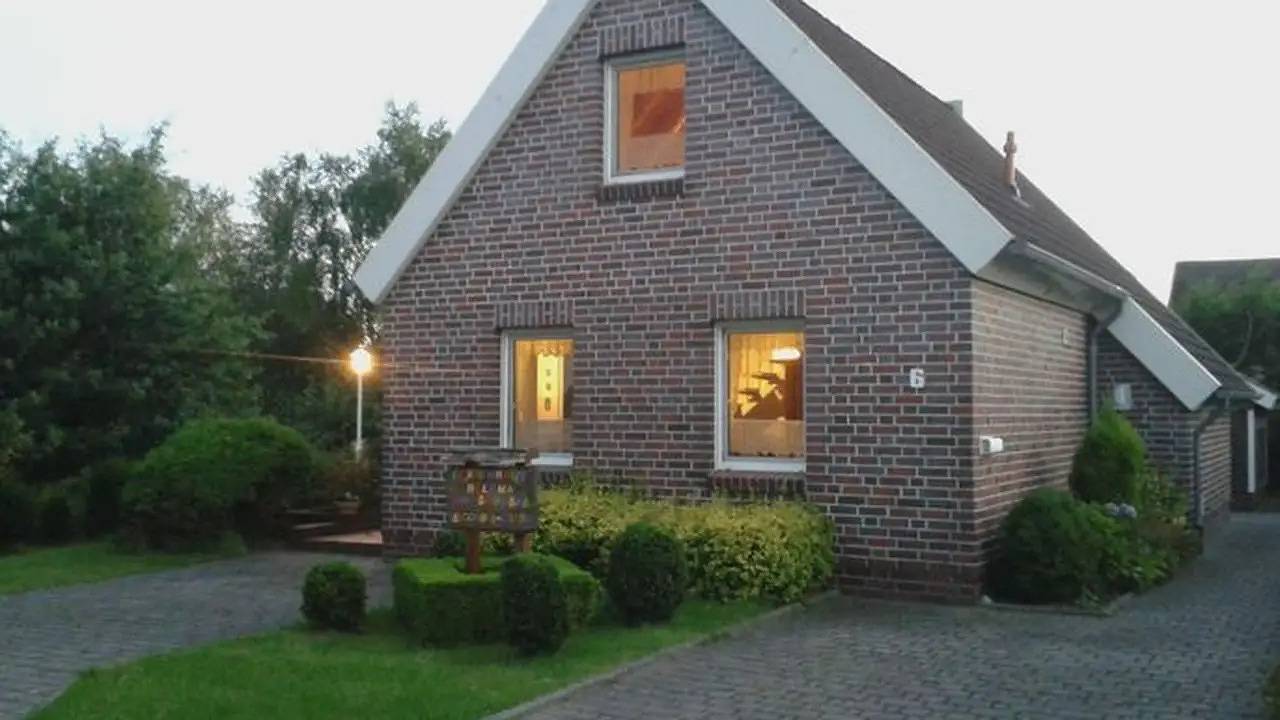 Holiday home for 4 people with terrace in Aurich, Landkreis Aurich