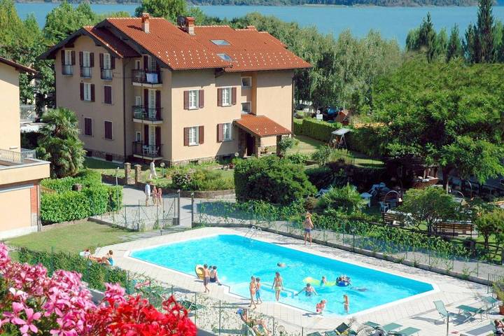 Appart’hôtel pour 2 personnes, avec Terrasse et Jacuzzi ainsi que Jardin et Bassin pour enfant à Domaso