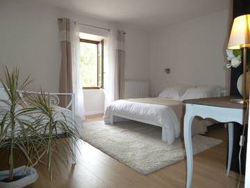Chambre d’hôte pour 3 personnes, avec jardin dans Mirebel