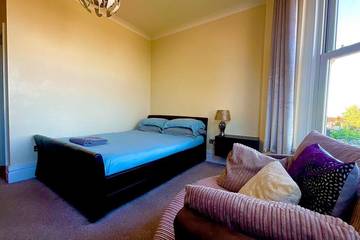 Apartment for 6 People in Merseyside, Photo 2