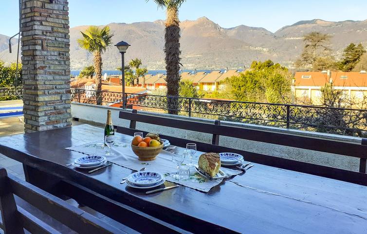 Ferienwohnung für 6 Personen, mit Terrasse und Pool in Porto Valtravaglia - 2