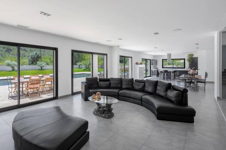 Villa with heated swimming pool, spa, gym and cinema in Cuges-les-Pins, Marseille und Umgebung