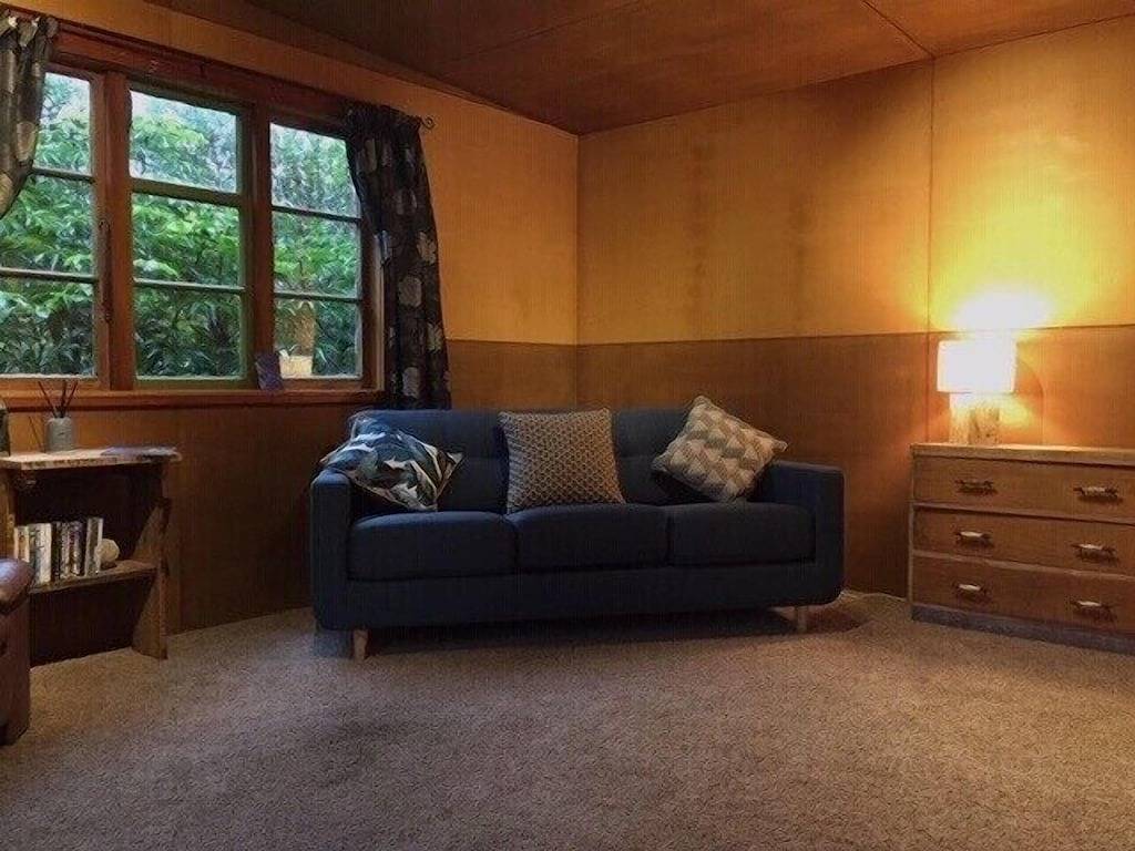 Nestled in the beautiful New Zealand bush a classic Kiwi bach. in West Coast (Neuseeland)