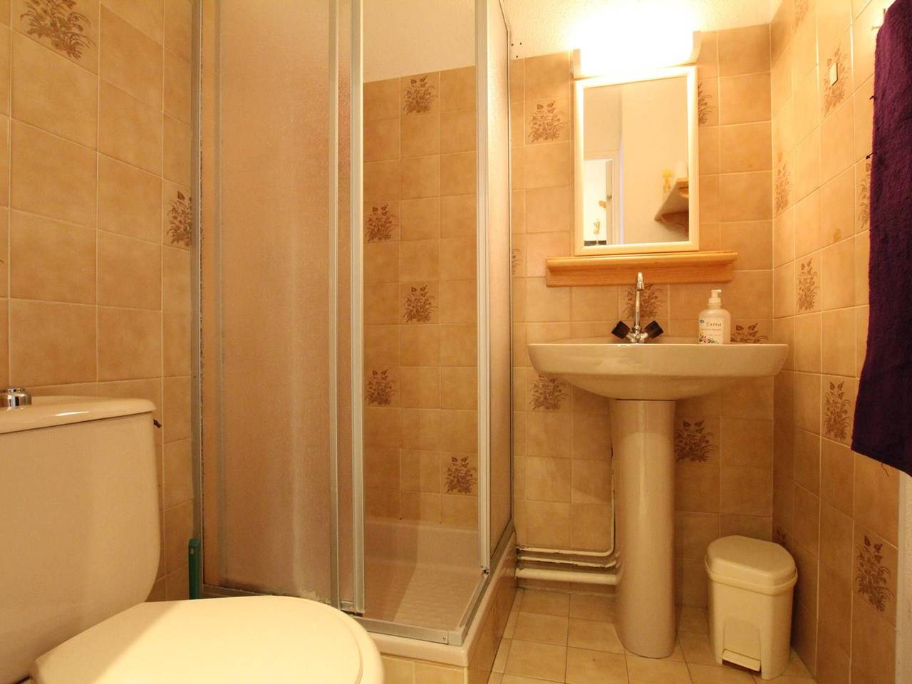 Entire apartment, Cozy Studio w/ Balcony & Private Garage, 200m from Briançon Center & Prorel Lift in Briançon, Serre Chevalier