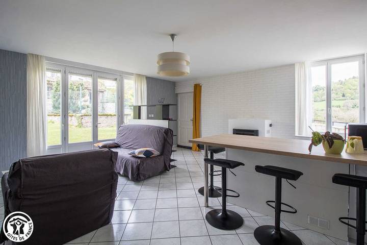 Gîte pour 2 personnes, avec terrasse à Saint-Sauves-d'Auvergne - 4