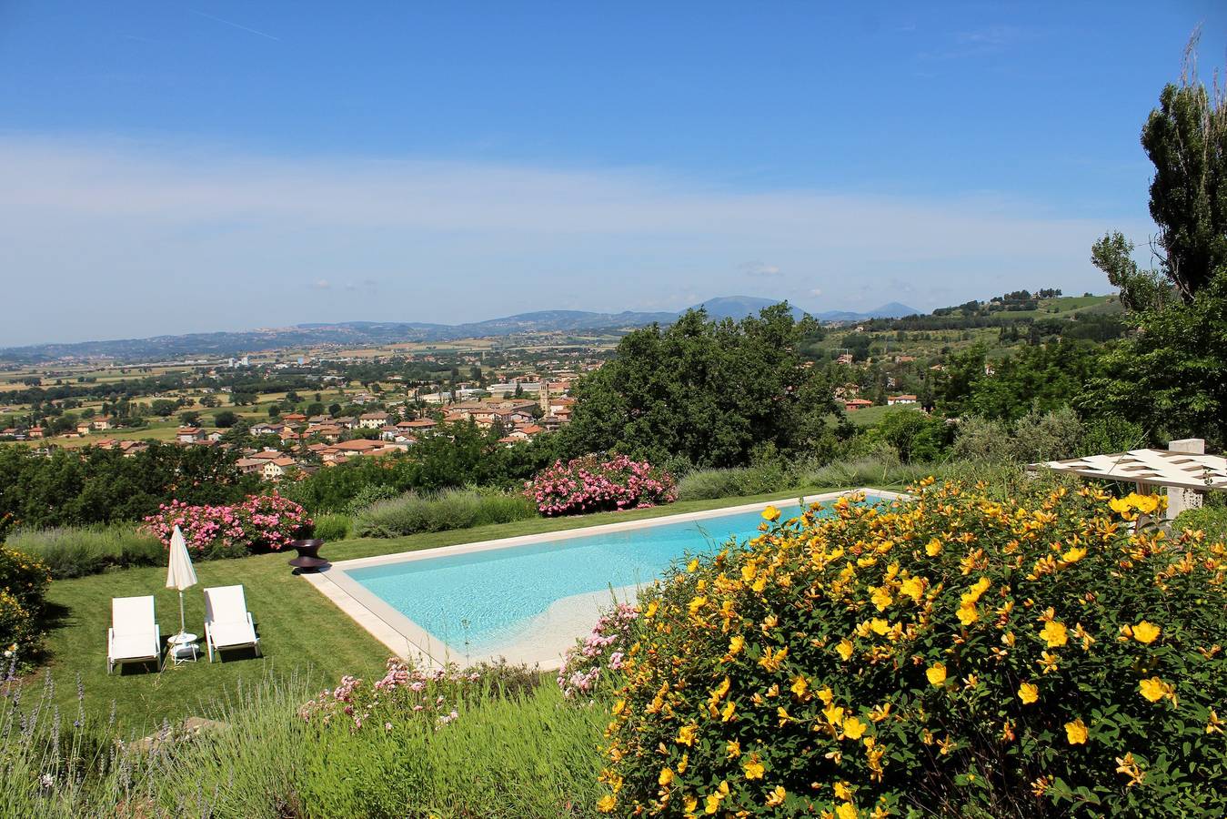 Villa "Amazing Assisi" with Private Pool, Private Terrace & Wi-Fi in Palazzo (Assisi), Assisi