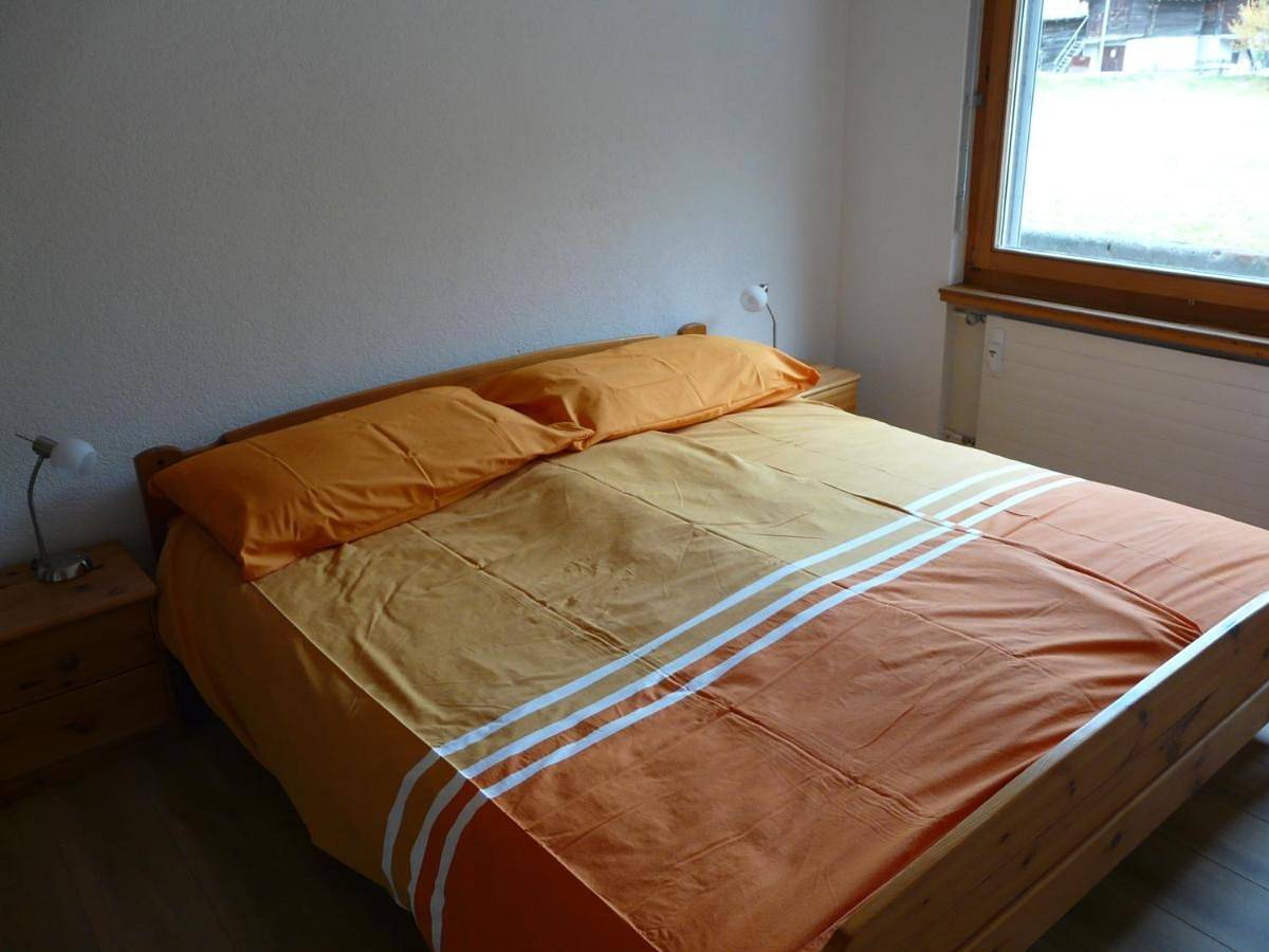 Ganze Wohnung, Apartment with Garden View in Randa, Walliser Alpen