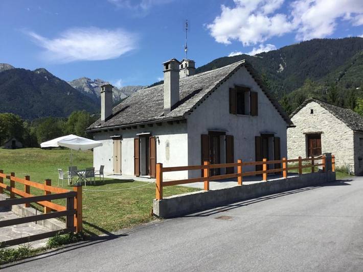 Gîte pour 4 personnes, avec vue et jardin, animaux acceptés à Craveggia