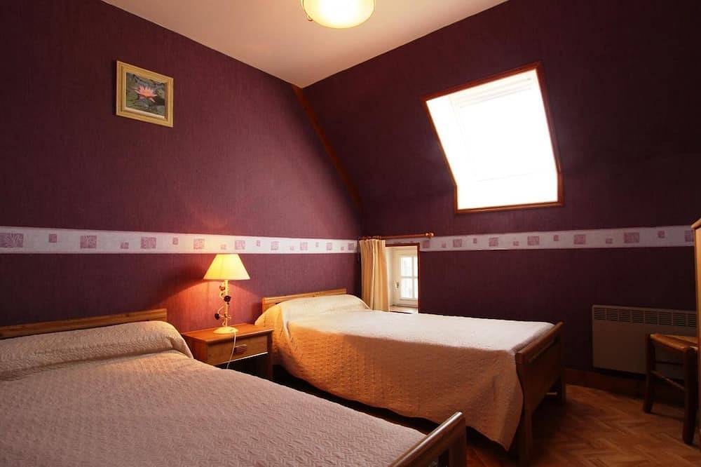 Casa acogedora con terraza cerca de la playa de Sciotot, ideal para familias y mascotas in Flamanville, Côte de la Déroute