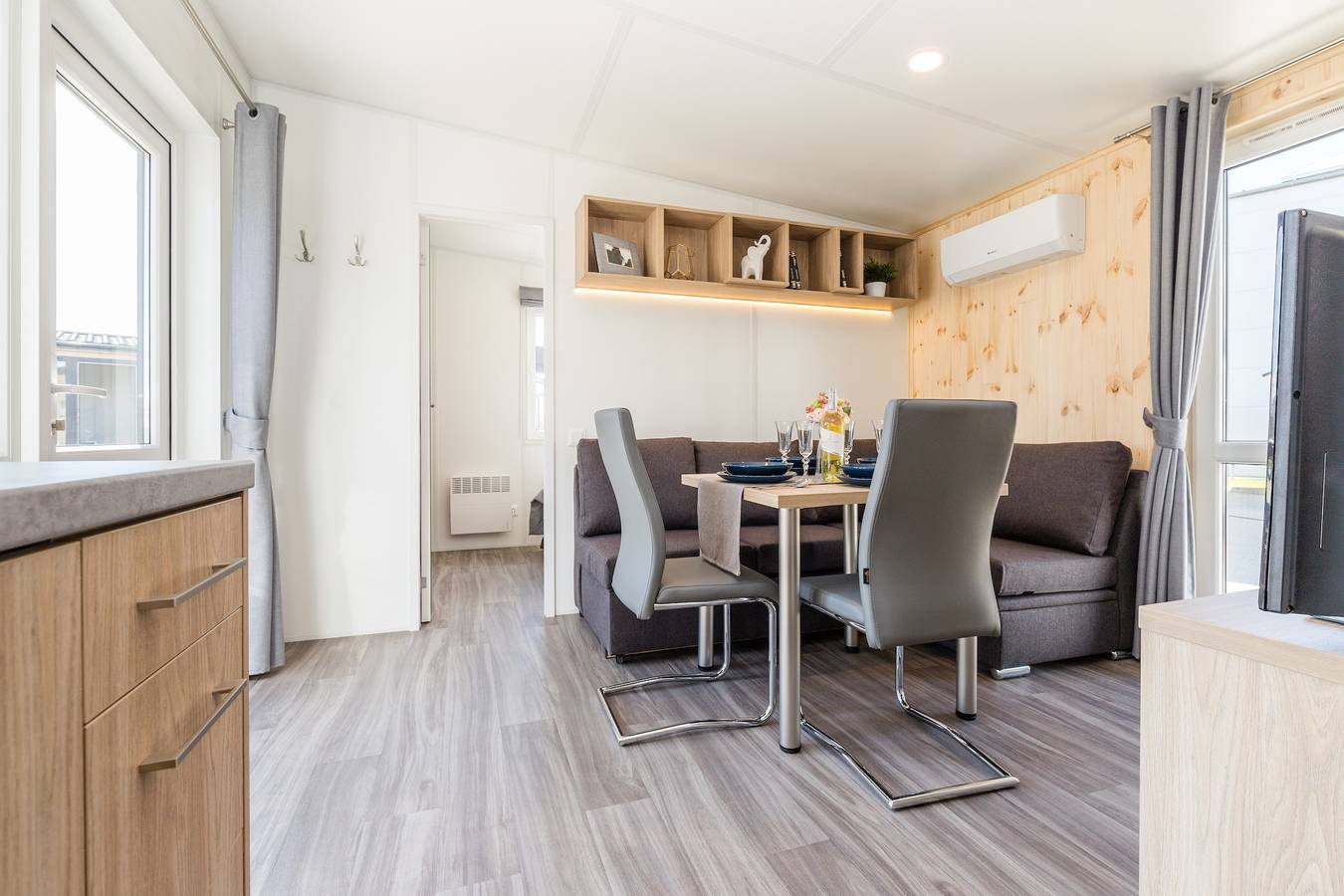 Tiny Home 'Laura' met bergzicht, wifi en airconditioning, foto 6