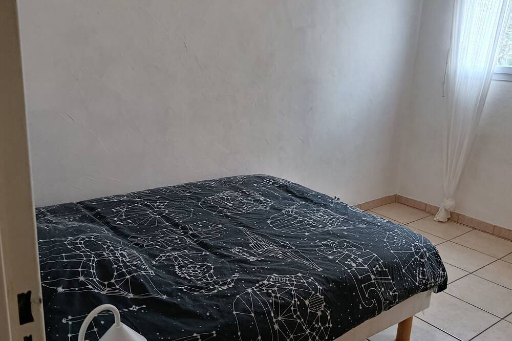 Apartamento entero, Bright T5 for vacations or work with private parking space. in Port-de-Bouc, Istres region