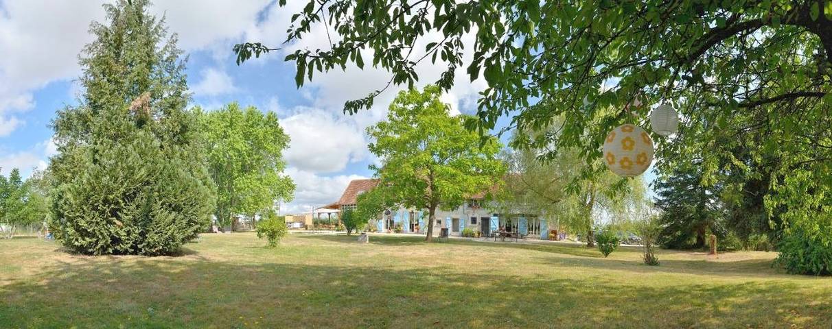 Location de vacances pour 4 personnes, avec jardin ainsi que piscine et vue à Herry - 2