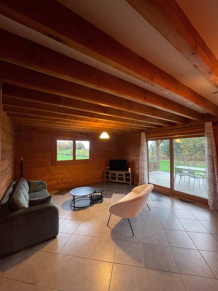 Chalet „Le De Noblat“ mit gemeinsamer Terrasse, privatem Garten und Wlan in Saint-Léonard-de-Noblat, Limoges und Umgebung