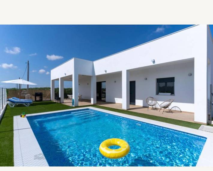 Casa de vacaciones para 17 personas, con piscina además de jardín y vistas - 1