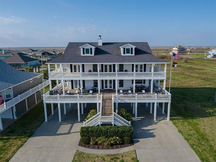 Vacation house for 23 people, with terrace in Bolivar Peninsula