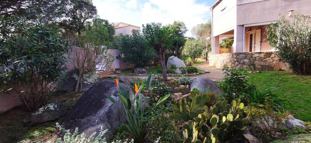 Gîte pour 6 personnes, avec jardin et terrasse en Corse-du-Sud
