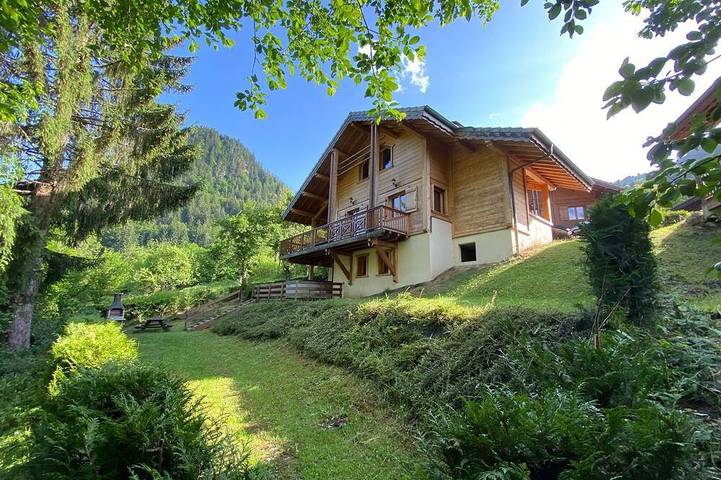 Maison pour 10 personnes, avec jardin et jacuzzi, animaux acceptés à Saint-Jean-d'Aulps