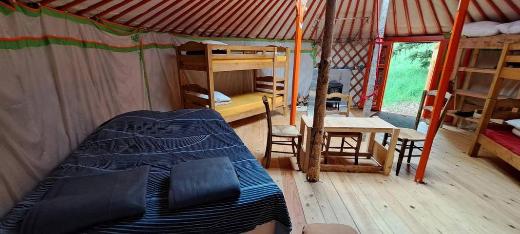 Tente pour 12 personnes, avec terrasse et vue en Suisse - 4