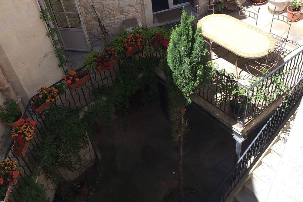 Demeure de maitre  piscine et terrasses. Maison idéale pour plusieurs familles in Saint-Gilles, Région de Nîmes