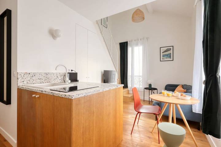 Entire apartment, Charming studio in a Courtyard-Montmartre (6) in Paris, Ile de France
