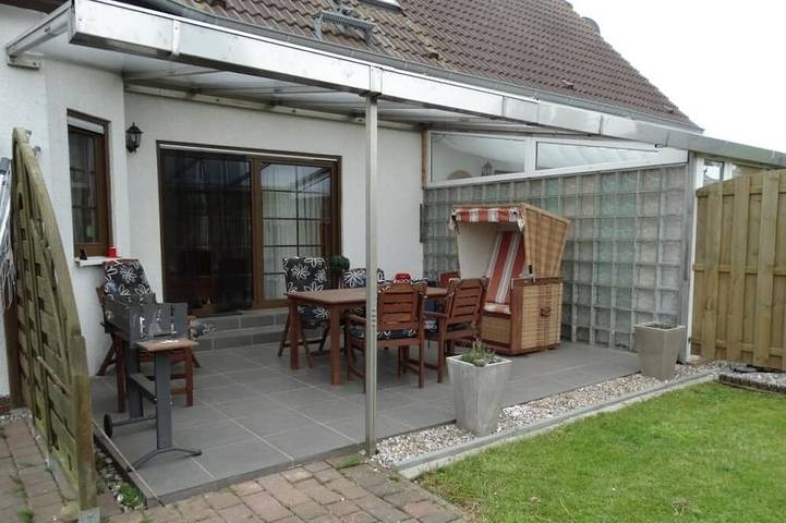 Ferienwohnung für 4 Personen, mit Terrasse und Garten in Sundhagen