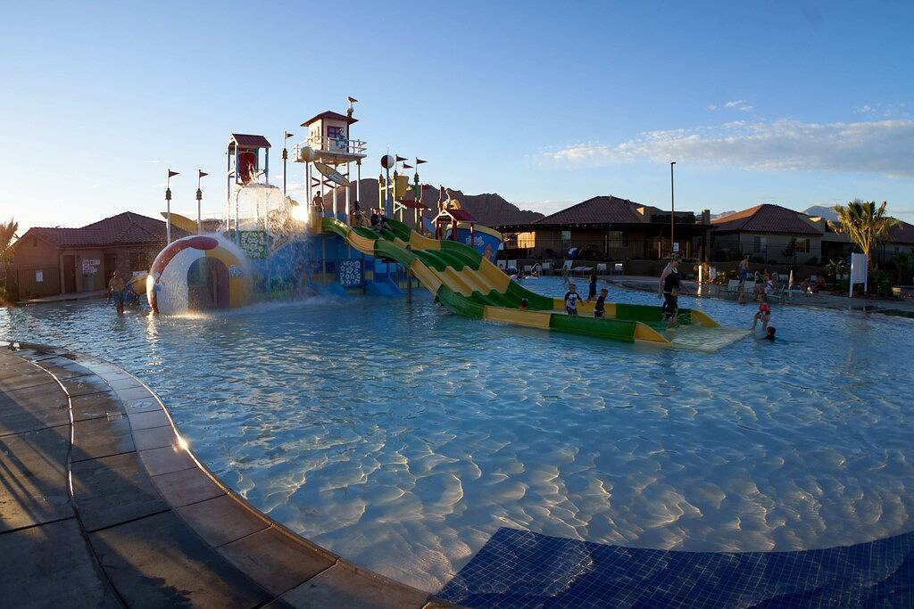 Zweckgebautes Ferienhaus: 3 Schlafzimmer + Schöner Pool / Park / Wanderwege / Snowcyn in Santa Clara (UT), Zion Nationalpark