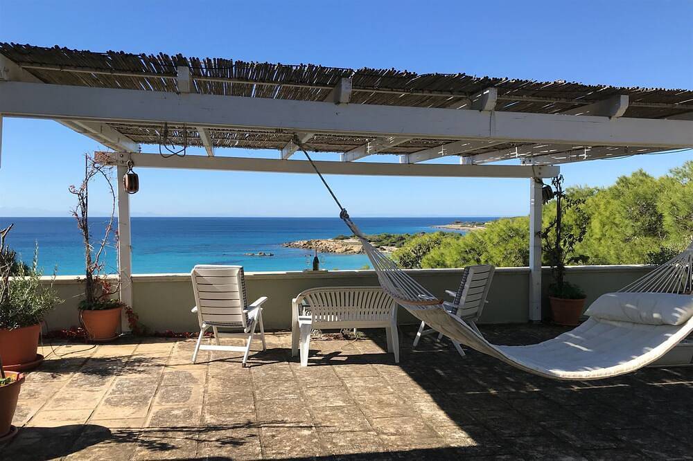 Salento, élégante villa, immergée dans une pinède à 50 mètres de la plage in Lido Silvana, Pulsano