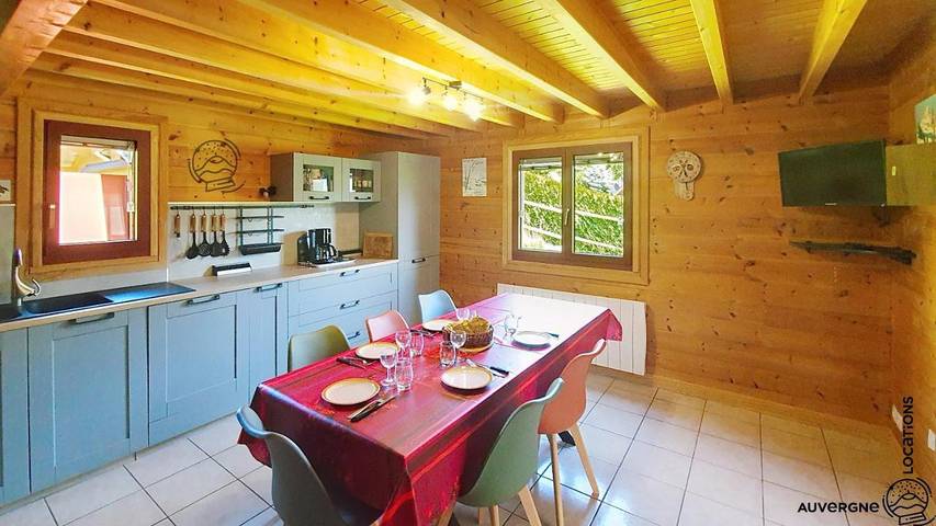 Chalet pour 5 personnes, avec jardin ainsi que vue et terrasse à Chambon-sur-Lac - 4