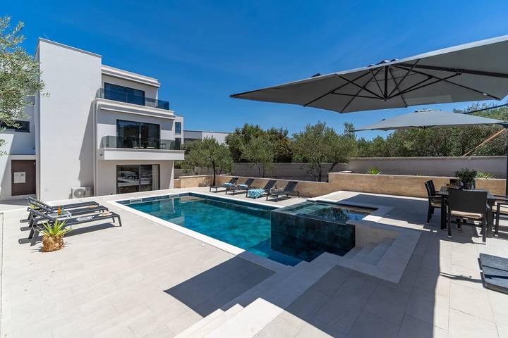 Villa Lady Maris with heated pool,70m from beach in Slatine, Ciovo