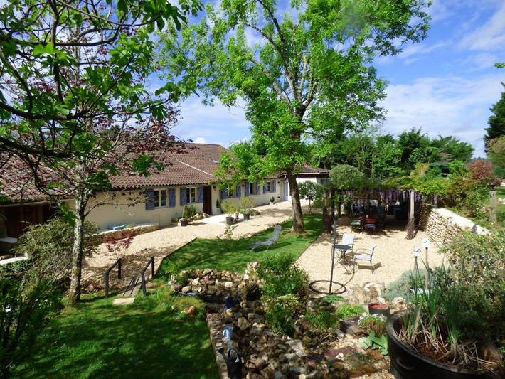 Location de vacances pour 2 personnes, avec vue ainsi que piscine et jardin à Douville - 3