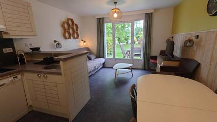 Gîte pour 6 personnes, avec jacuzzi ainsi que jardin et piscine, adapté aux familles à Danestal