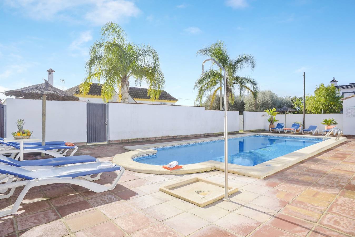 Beautiful Family Chalet Villanueva with Private Pool, Garden, Terrace & Wi-Fi in Conil de la Frontera, Costa de la Luz