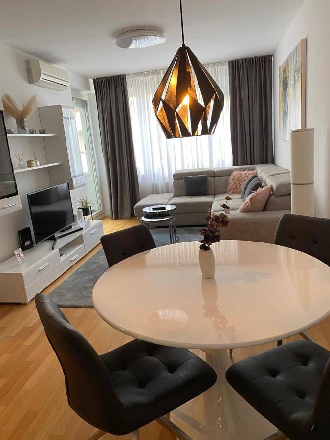 Ferienwohnung für 6 Personen, mit Balkon und Seeblick sowie Ausblick in Zagreb - 4