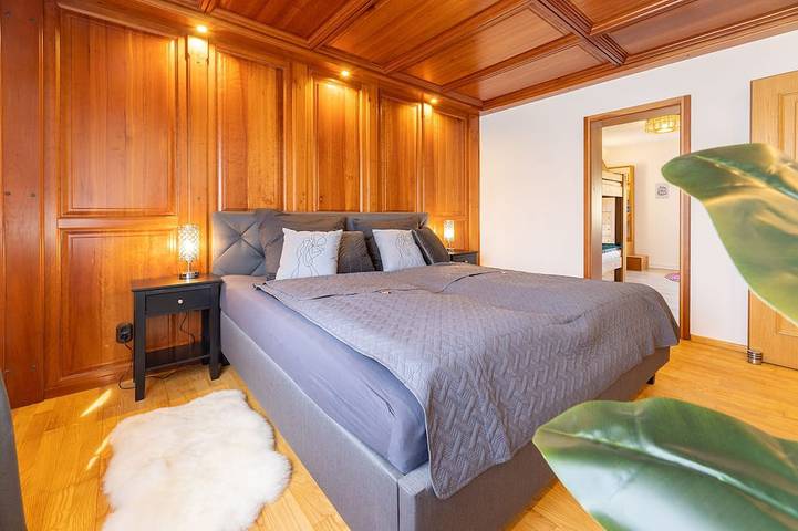 Vacation home (250 m²) with 2 apartments and a garden—perfect for families and groups in Burgkunstadt, Oberes Maintal - Coburger Land