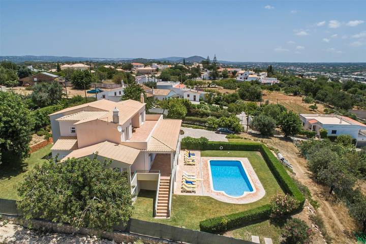 Vacation rental for 12 people, with garden in Portugal