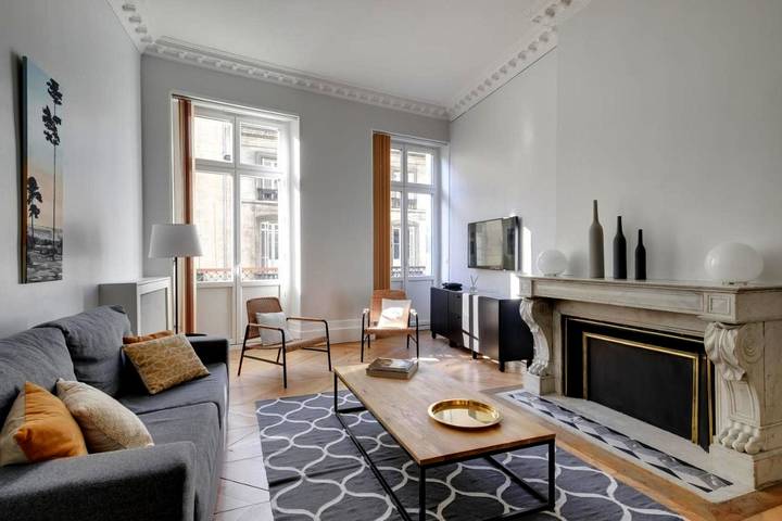 Gîte pour 4 personnes, avec terrasse dans Basilique Saint-Seurin de Bordeaux - 2