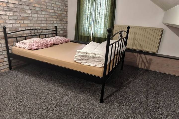 Gîte pour 12 personnes, avec jardin ainsi que jacuzzi et terrasse, animaux acceptés dans Longfaye - 4