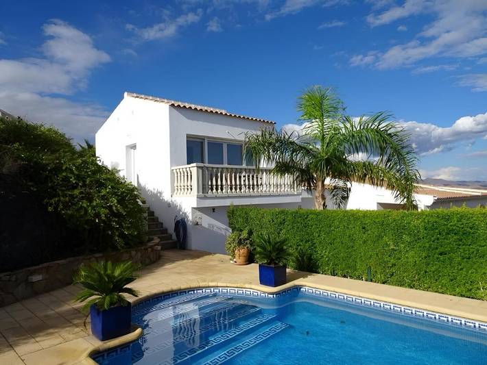 Casa rural para 6 personas, con vistas además de jardín y piscina en Pulpí