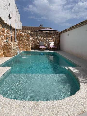 Gîte pour 6 personnes, avec vue ainsi que terrasse et piscine à Almodóvar del Río