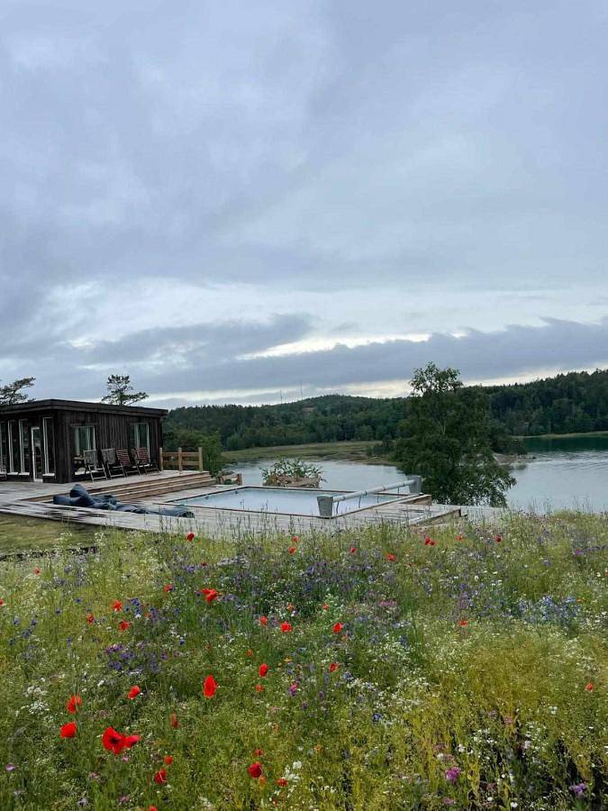Ferienhaus mit Meerblick für 10 Personen, mit Whirlpool und Terrasse sowie Pool und Sauna in Muskö