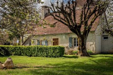 Gîte pour 2 personnes, avec terrasse ainsi que jardin et piscine dans le Lot